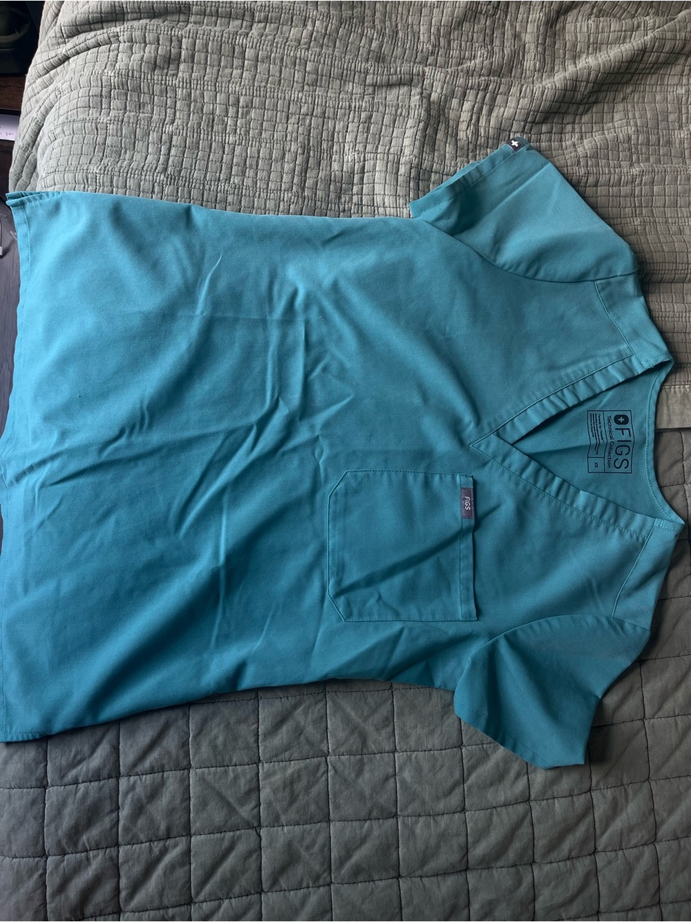 FIGS Catarina One-Pocket V-Neck Scrub Top